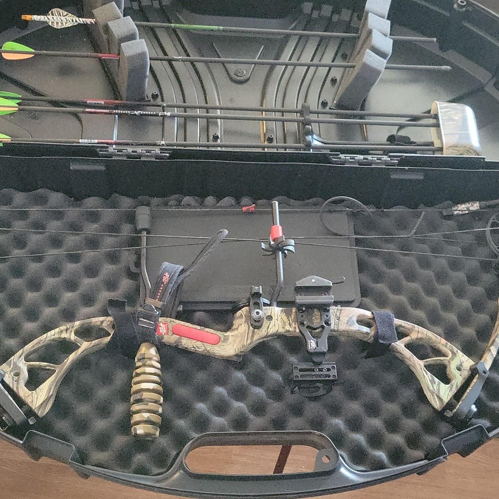 PSE STINGER 3G Compound Bow Camo Finish Sight Stabilizer Arrows Hard Case