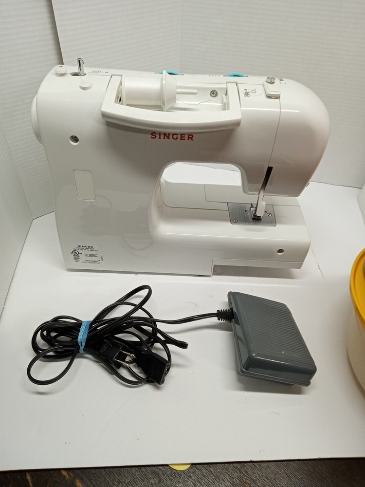 SINGER SEWING MACHINE Model 2263 Tested Works