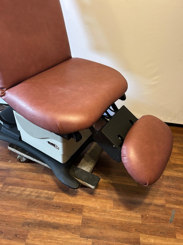 Midmark 630-008 75L Power Exam Table