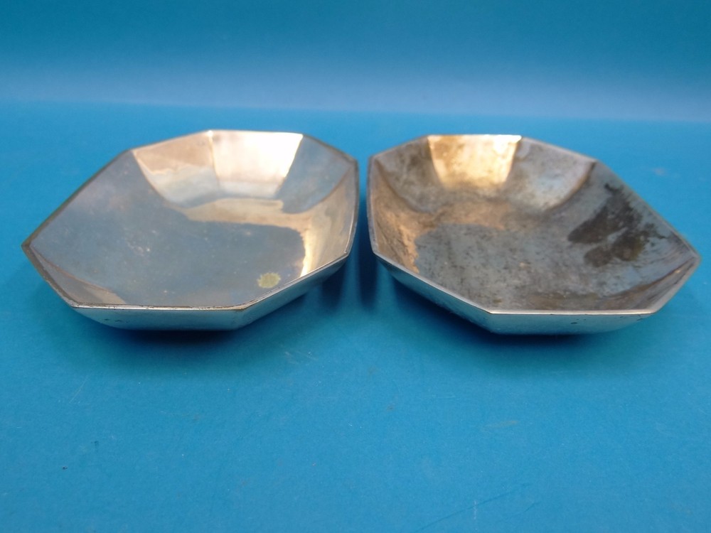 Lot of Two Metal Brass Silverplate Unmarked Soap Dishes Bowls Bathroom Décor