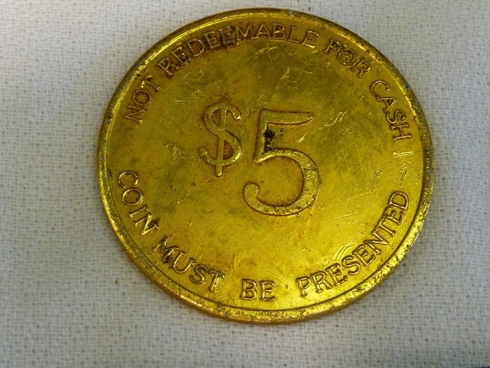 STANDARD DISTRIBUTORS GOLDEN TENDER $5 TOKEN