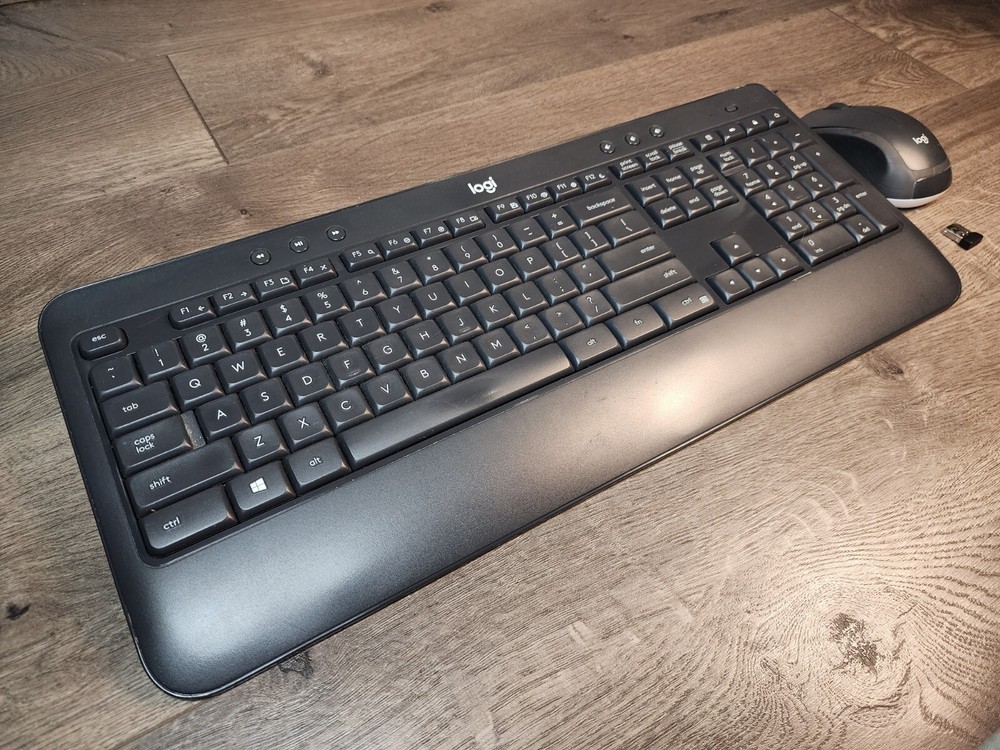 Logitech K540 Advanced Wireless Keyboard and Wireless M310 Mouse Combo