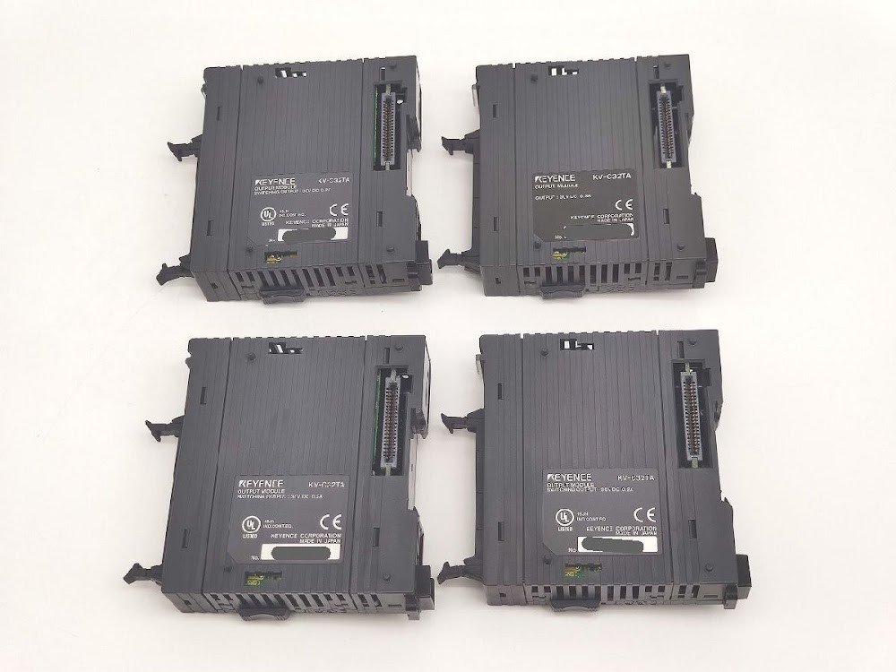 KEYENCE KV-C32TA PLC Output Unit 4-Piece Set USED