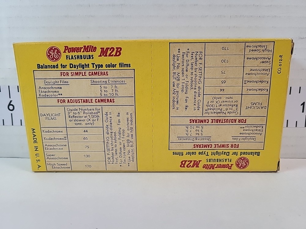 Vintage General Electric PowerMite M2B Flashbulbs