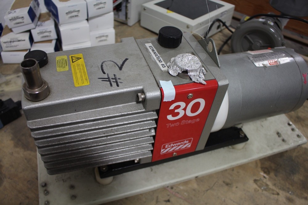 Edwards E2M30 Dual Stage Rotary Vane Mechanical Vacuum Pump  WORKING