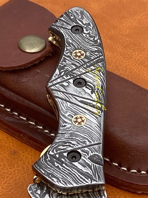 STUNNING SOLID FULL DAMASCUS STEEL ENGRAVED FOLDING KNIFE WITH BRASS FILE WORK
