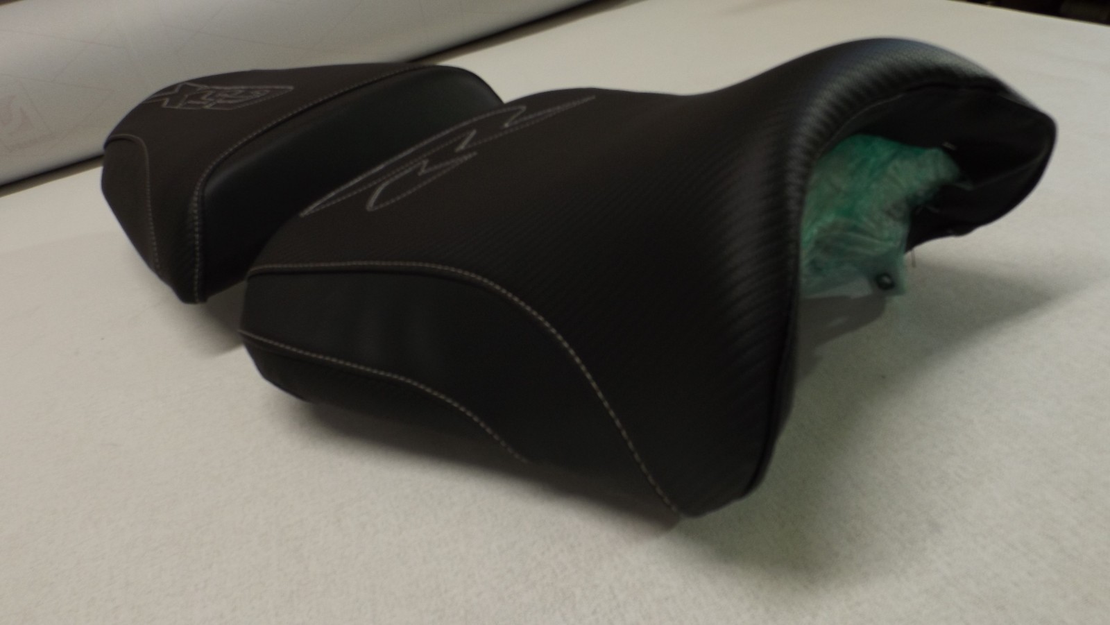 SUZUKI GSX-R 600 750 FRONT& REAR SEAT COVERS 04 05 BLACK CARBON FIBER TEXTURE