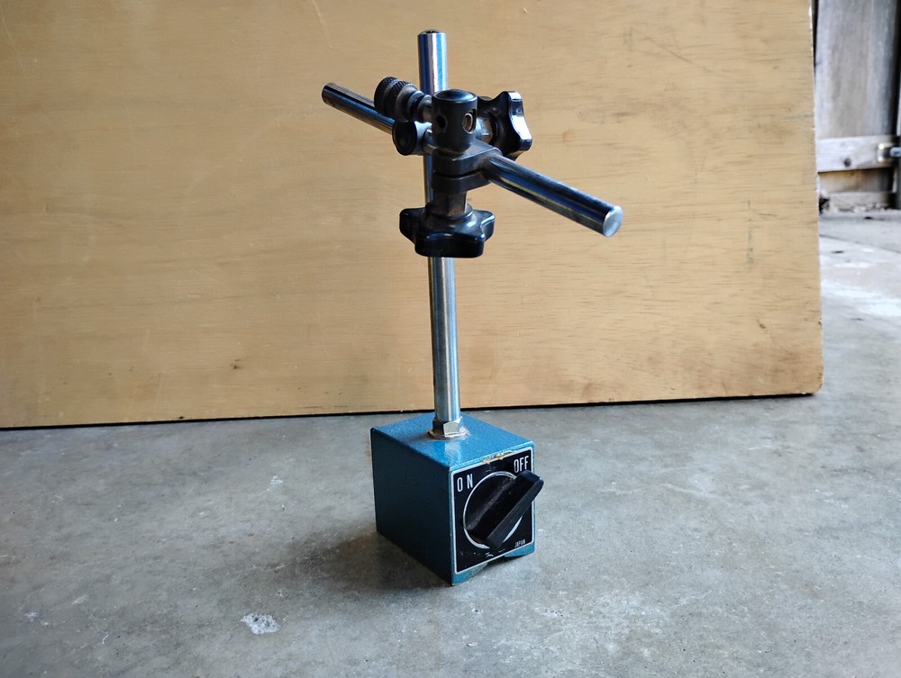 Central Tools Magnetic Base & Arm Adjustable Swivel Post Rod