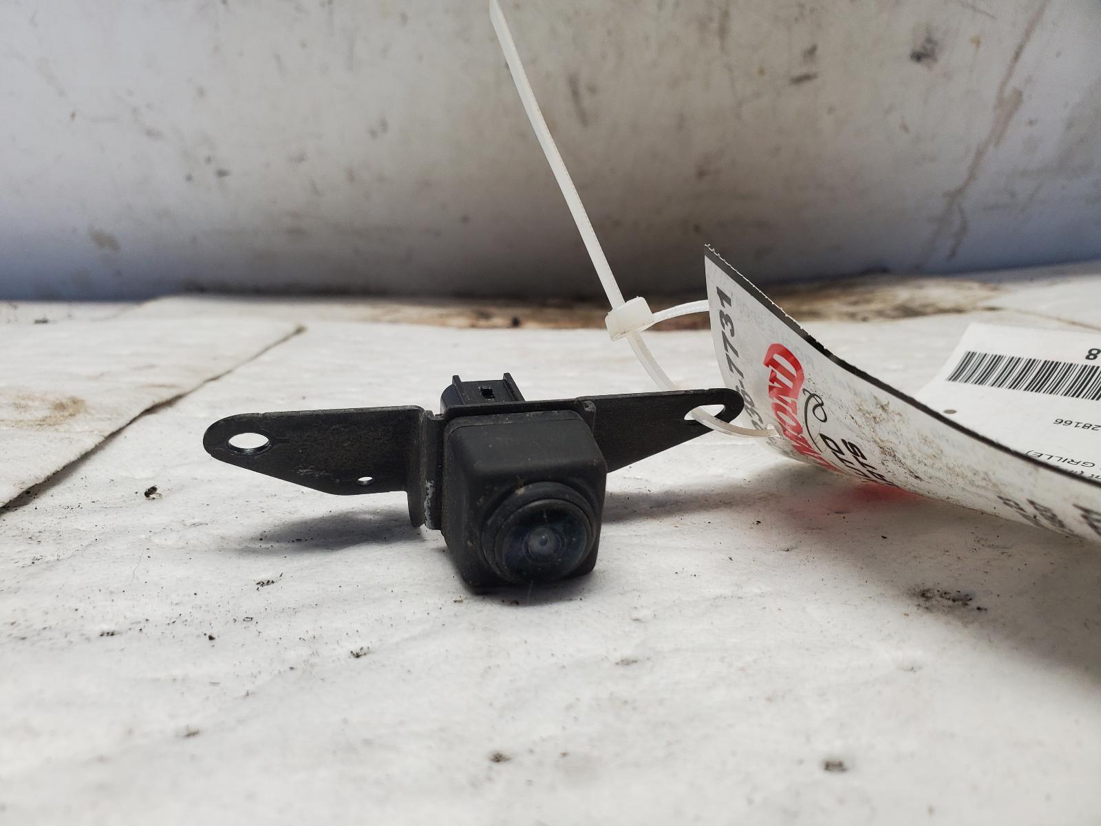 NISSAN ROGUE SPORT Camera/Projector camera, front (in grille) 17 18