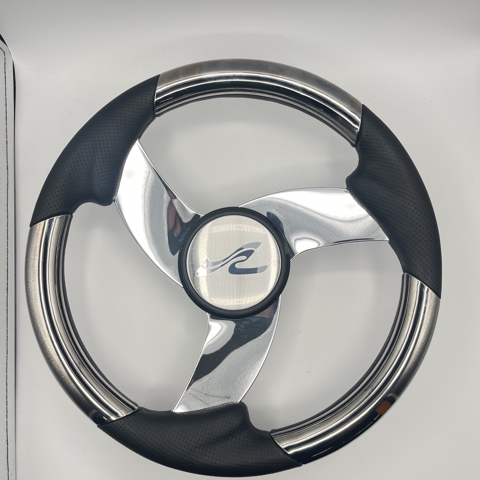 Model M533 Boat Steering Wheel Polished Alum Spoke KEYED HUB Urethane | Sea Ray