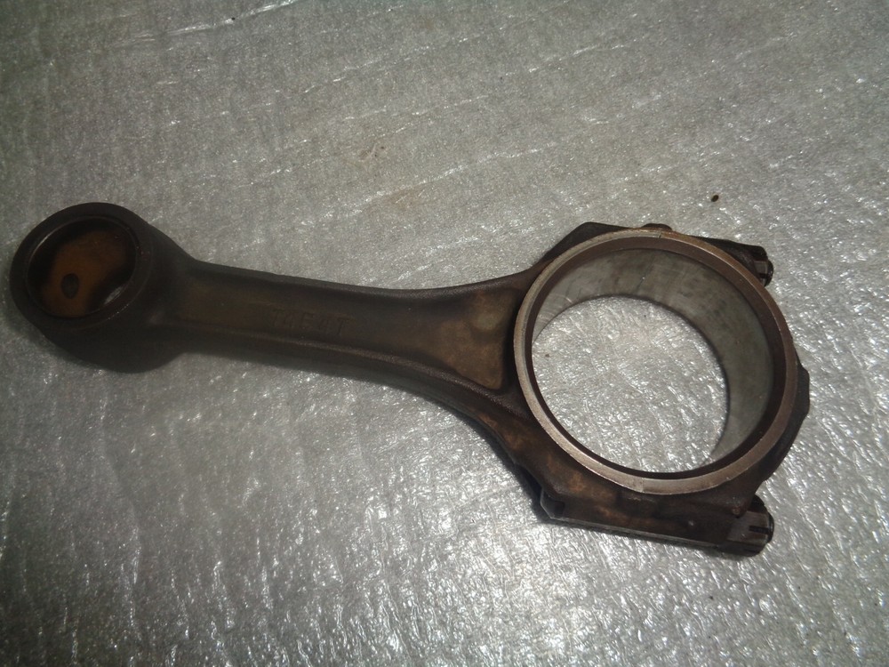 JOHN DEERE  1010 / 2010 CRAWLER / DOZER / TRACTOR. ENGINE CONNECTING ROD.