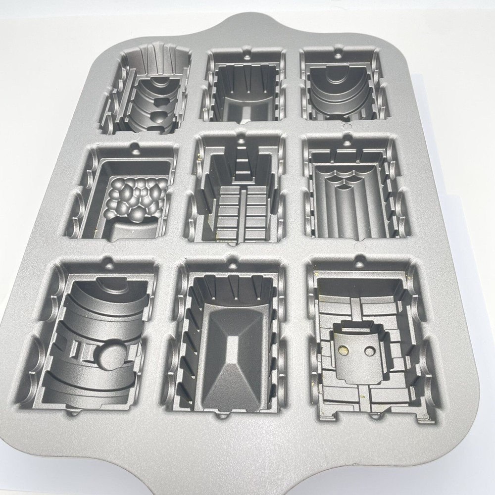 Nordic Ware 3D Train Cake Pan 5 Cups Excellent Condition
