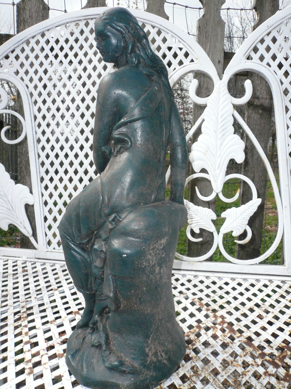 EXQUISITE MAIDEN ROCK SEASHELL VINTAGE CEMENT/CONCRETE GARDEN ORNAMENT 16" TALL