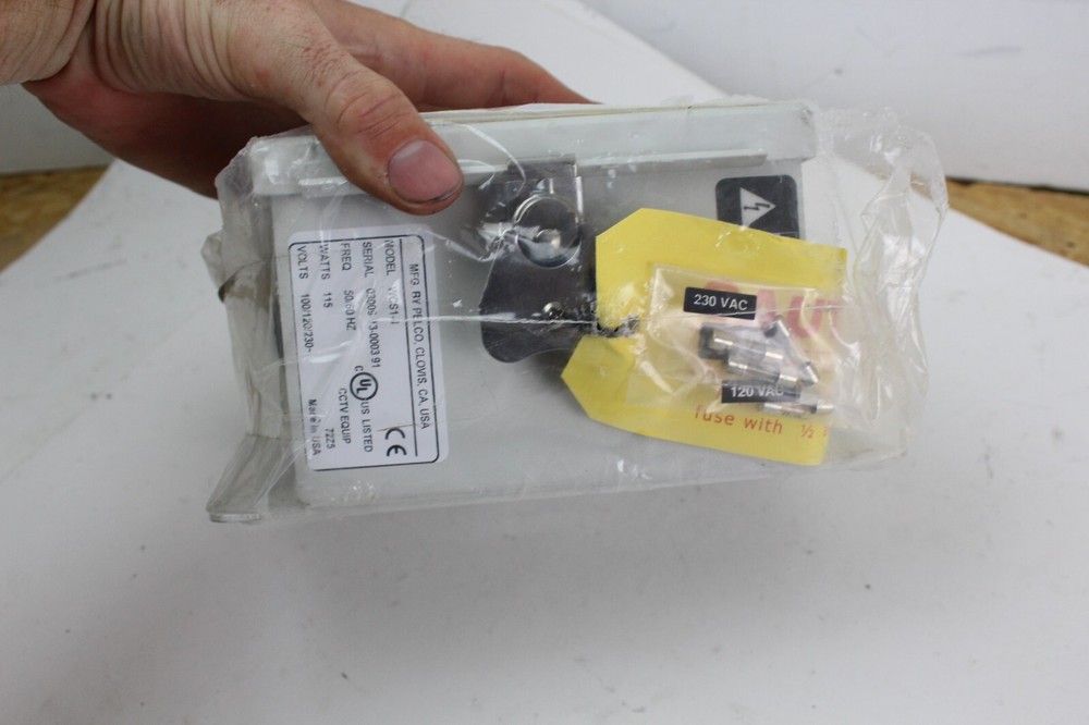 NEW Pelco WCS1-4 Master Camera Power Supply
