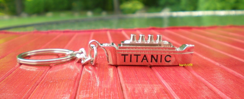 💥 RMS Titanic Keychain - Silver color