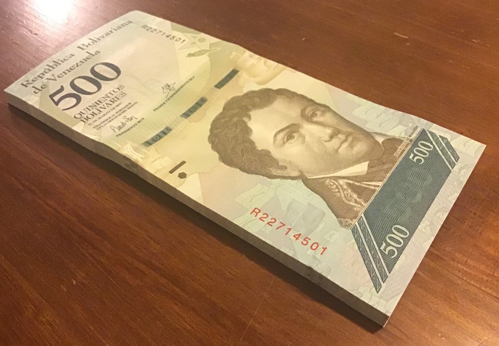 Venezuela Banknote Half Bundle. 50 X 500 Bolivares. Dated 2017. Uncirculated.