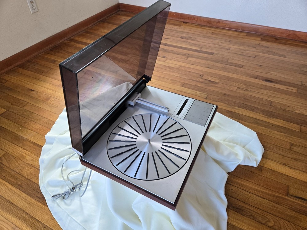Bang & Olufsen Beogram 4002 Turntable w/ Linear Tracking Arm