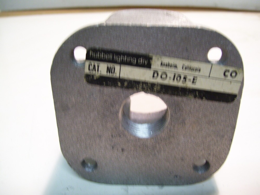 NEW HUBBELL DO-105-E LIGHTING FIXTURE CONNECTION BOXES P3378