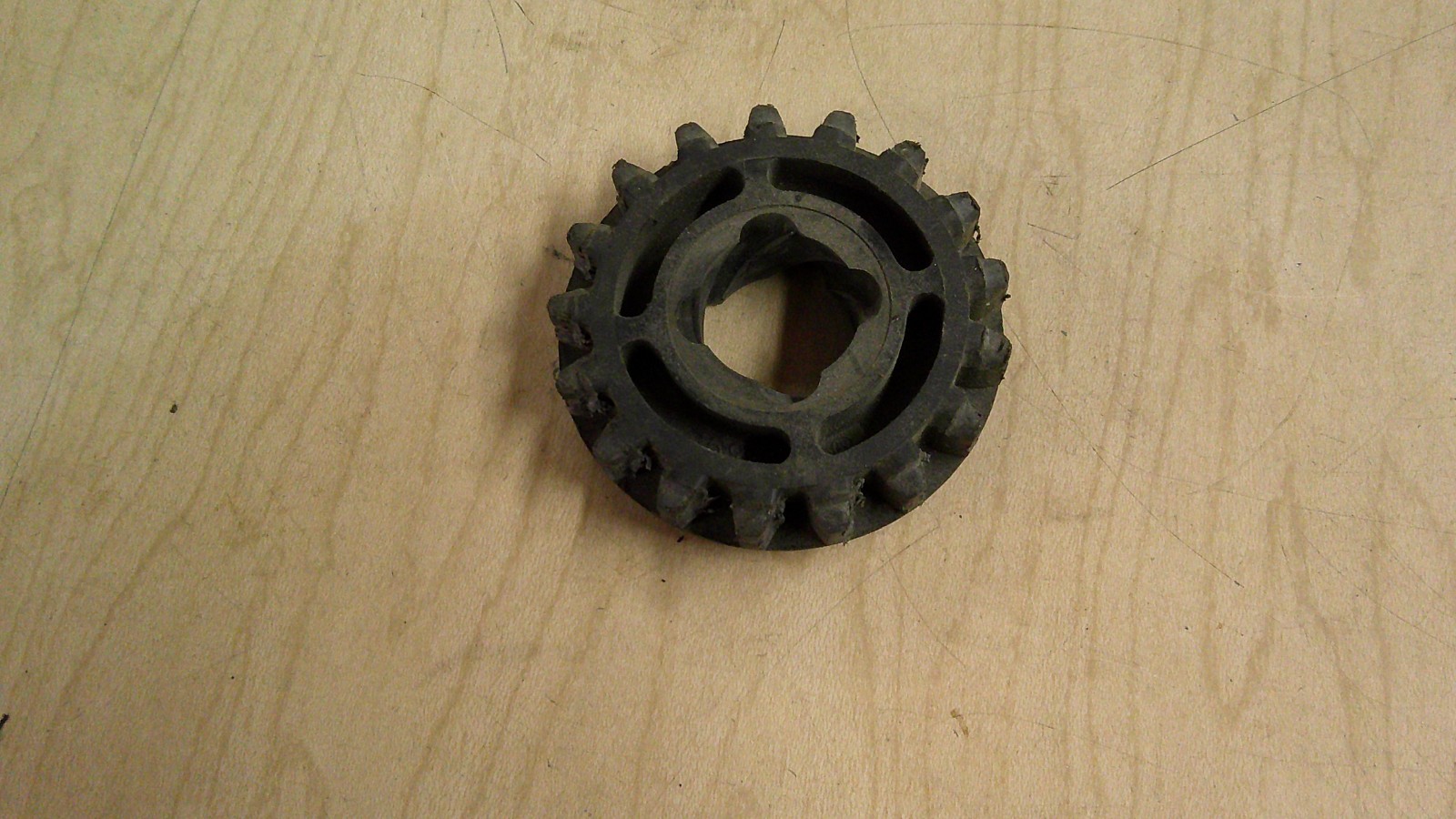 318940 Johnson Evinrude OMC Outboard 9.9hp / 15hp pinion gear T167