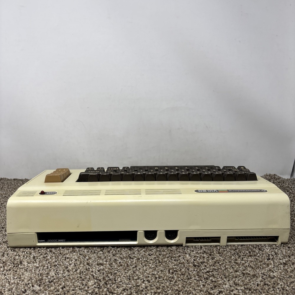 COMMODORE VIC-20 DIN COMPUTER ONLY TESTED AND WORKING READ