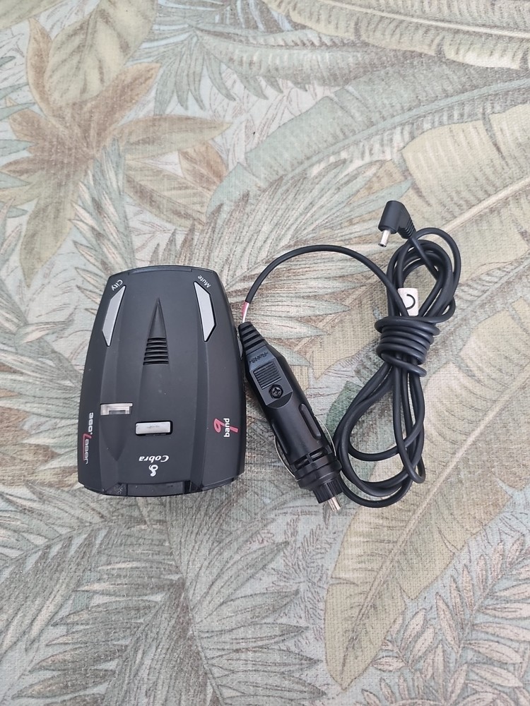 Cobra ESD 767 Radar Detector Working