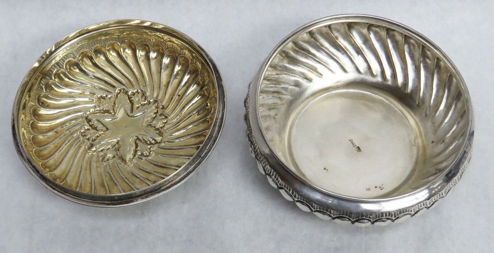 GREAT VINTAGE SOLID SILVER BIRD FINIAL POWER JAR