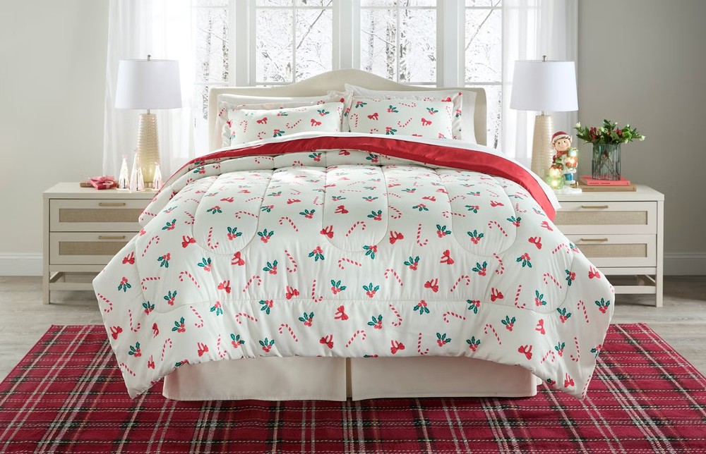 BrylaneHome BH Studio Reversible Comforter - King, Foliage