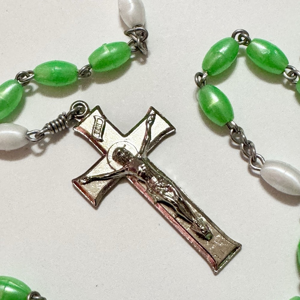 Vintage 1980’s Rosary Green Crucifix EXCELLENT
