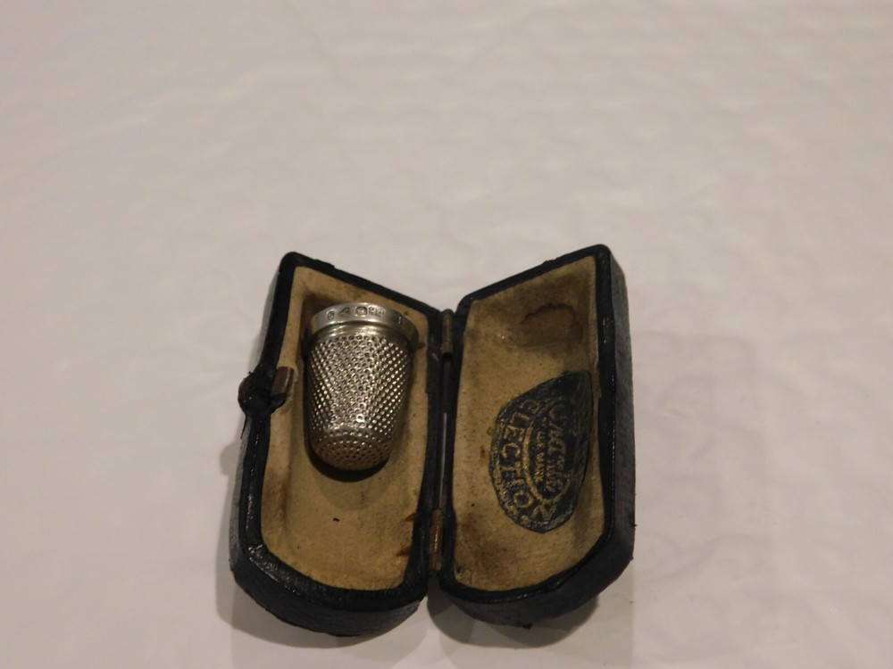 (012) Sterling Silver Sewing Thimble w/case
