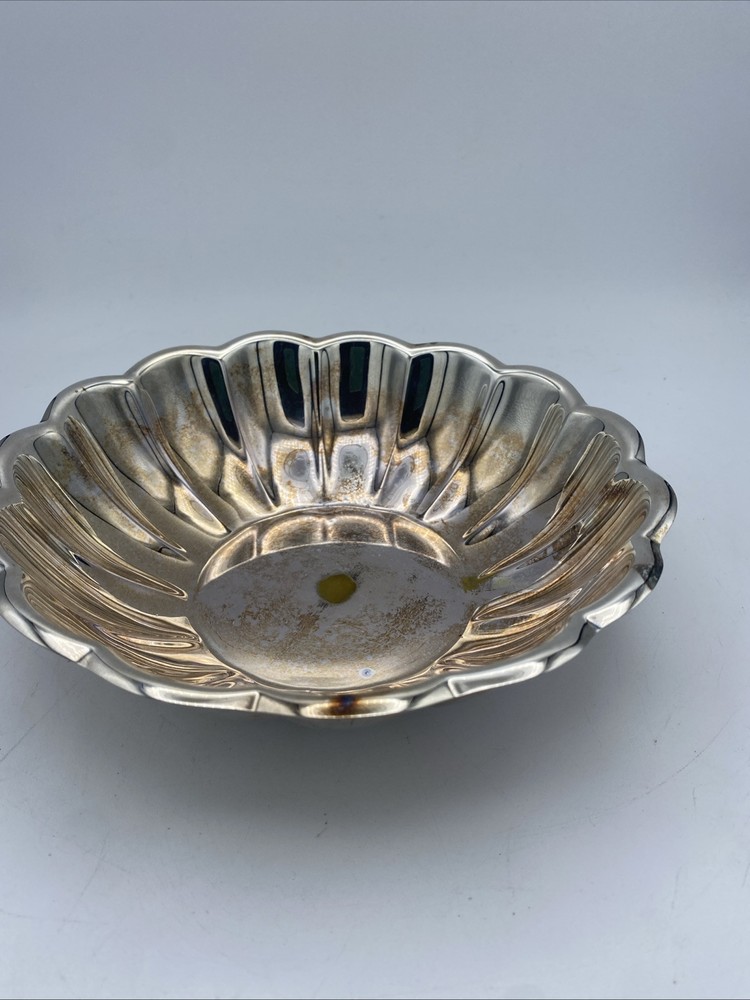 VTG Reed & Barton 175 Holiday Silver Plated Scalloped Fluted Bowl 8”