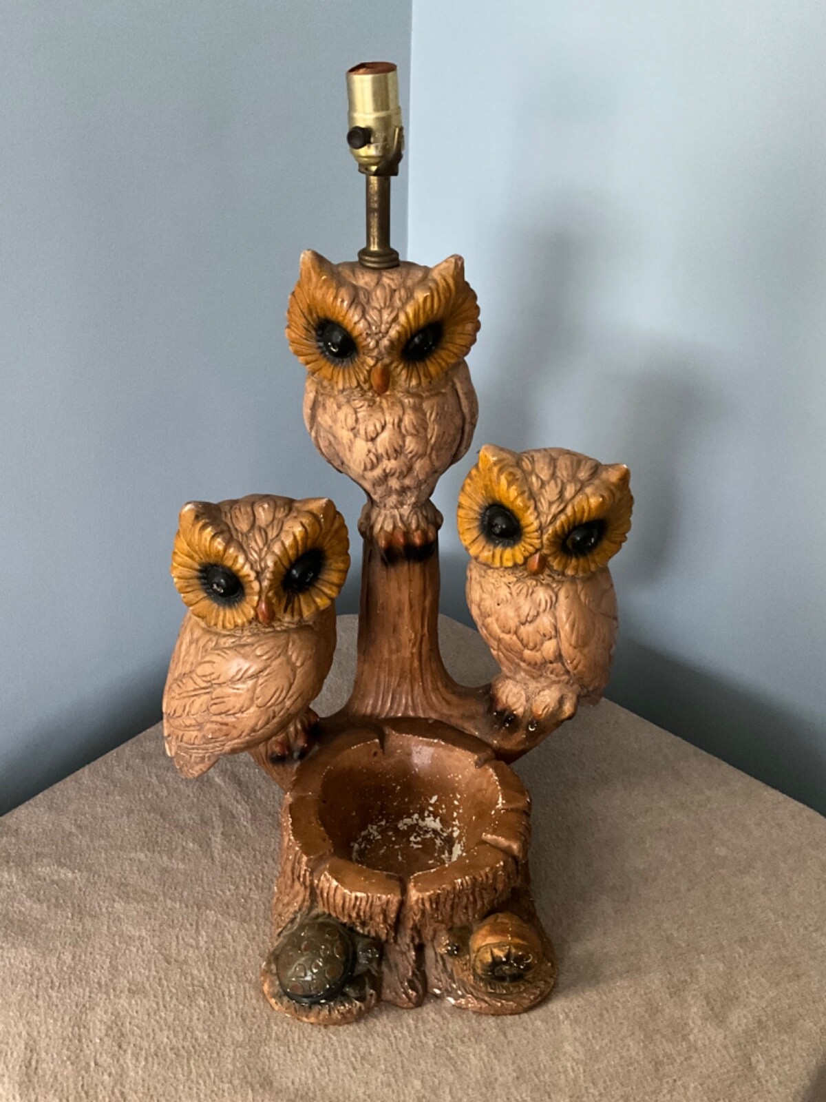 Old Vintage three Owls cabin Table Lamp 2’ tall with ashtray chalkware working