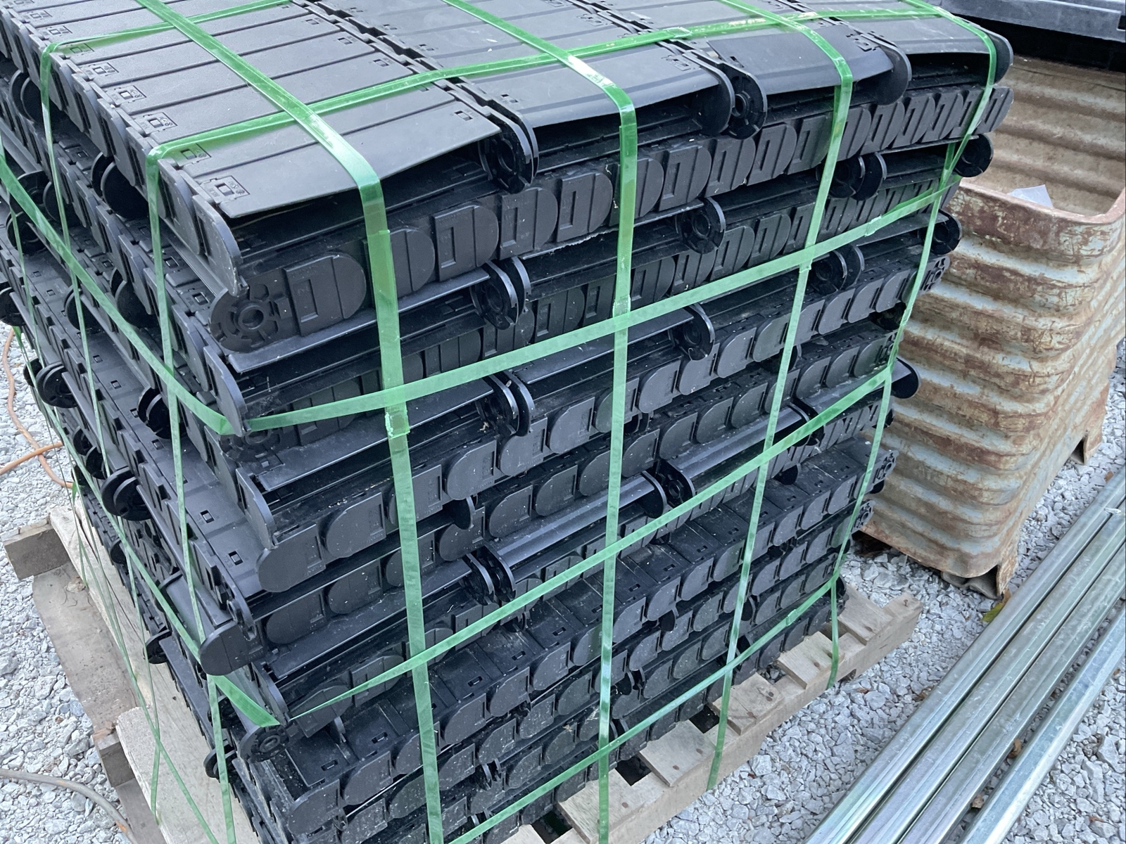 NEW IGUS R58 Series E-Chain Cable Carrier; 58-200-250-0, 200mm x 35mm