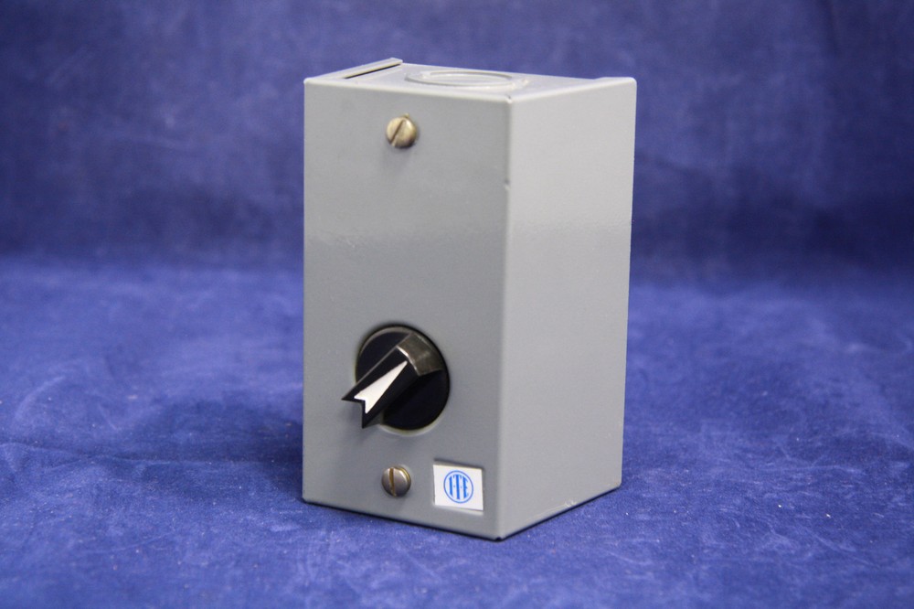 Siemens ITE H111A1 3 Position Selector Switch Rotary Pilot Light Station NEW
