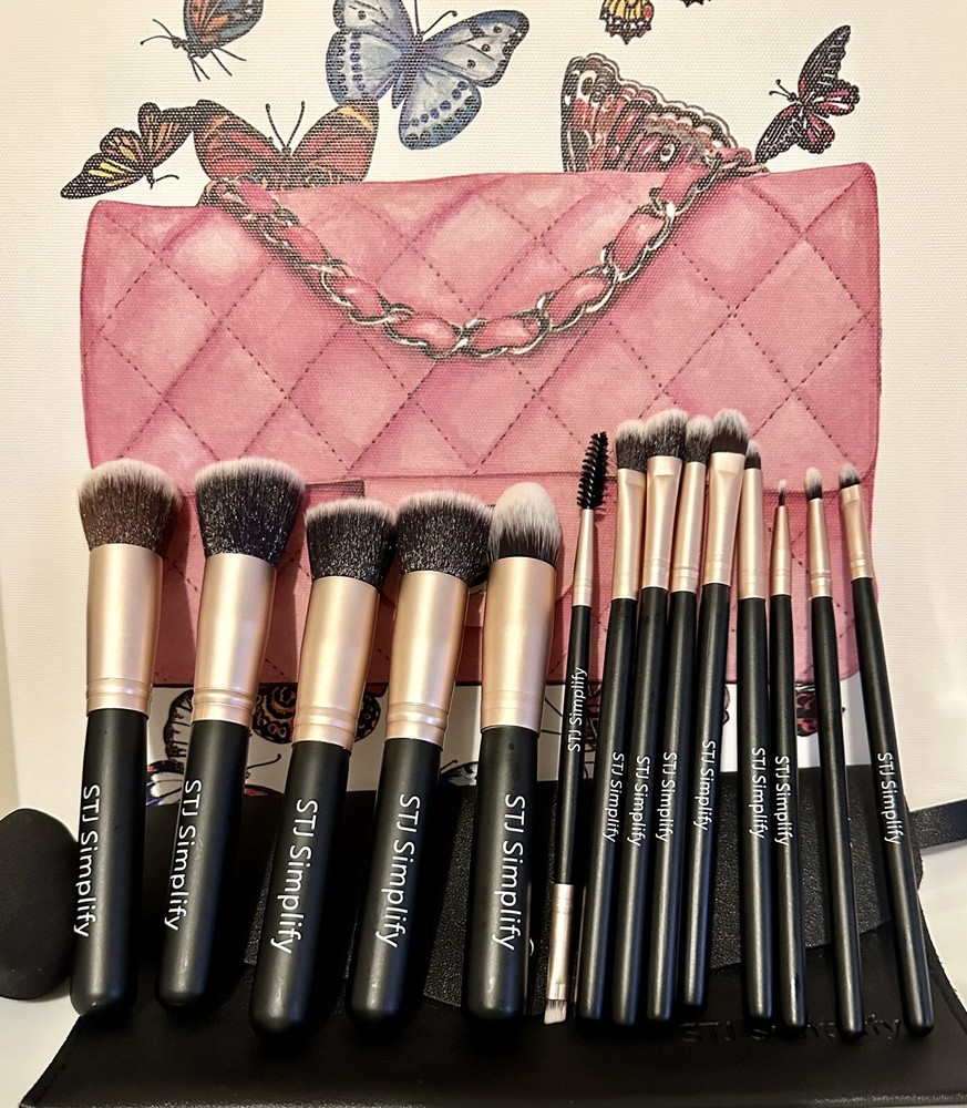 Make Up Brush Set 14pcs with 1 Make Up Sponge.