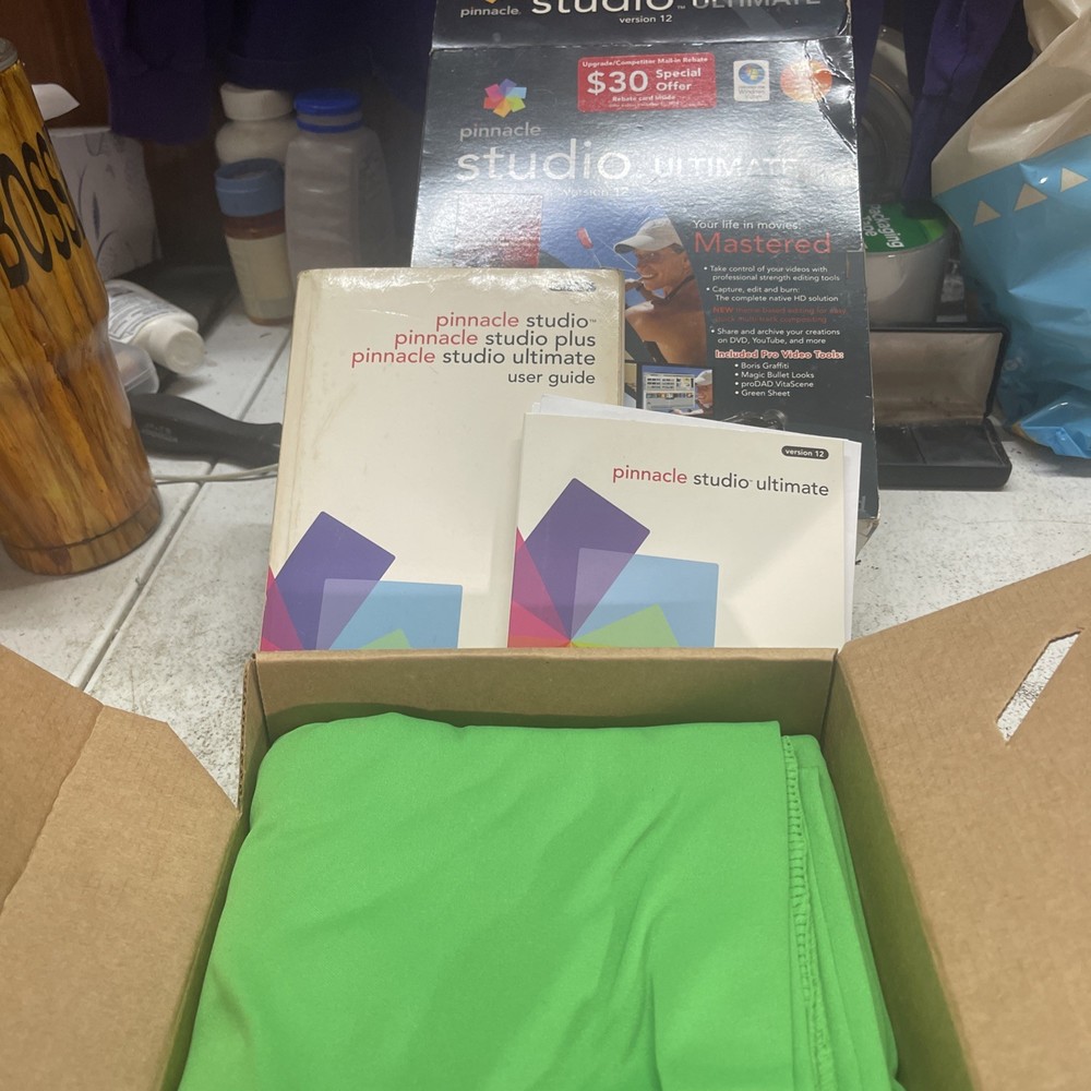 PINNACLE STUDIO ULTIMATE Version 12 Home Movie Making/Editing + Green Screen