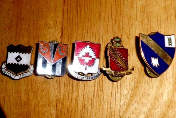 4- WW2 US Army Insignia Crest Pins  - Artillery- Air Defense -  low shipping