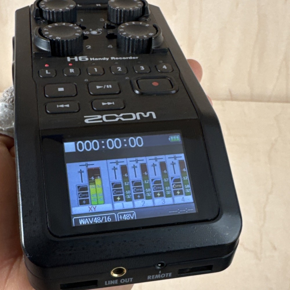 Zoom H6 Handheld Digital Recorder XLR In USB Interface Battery-Powered