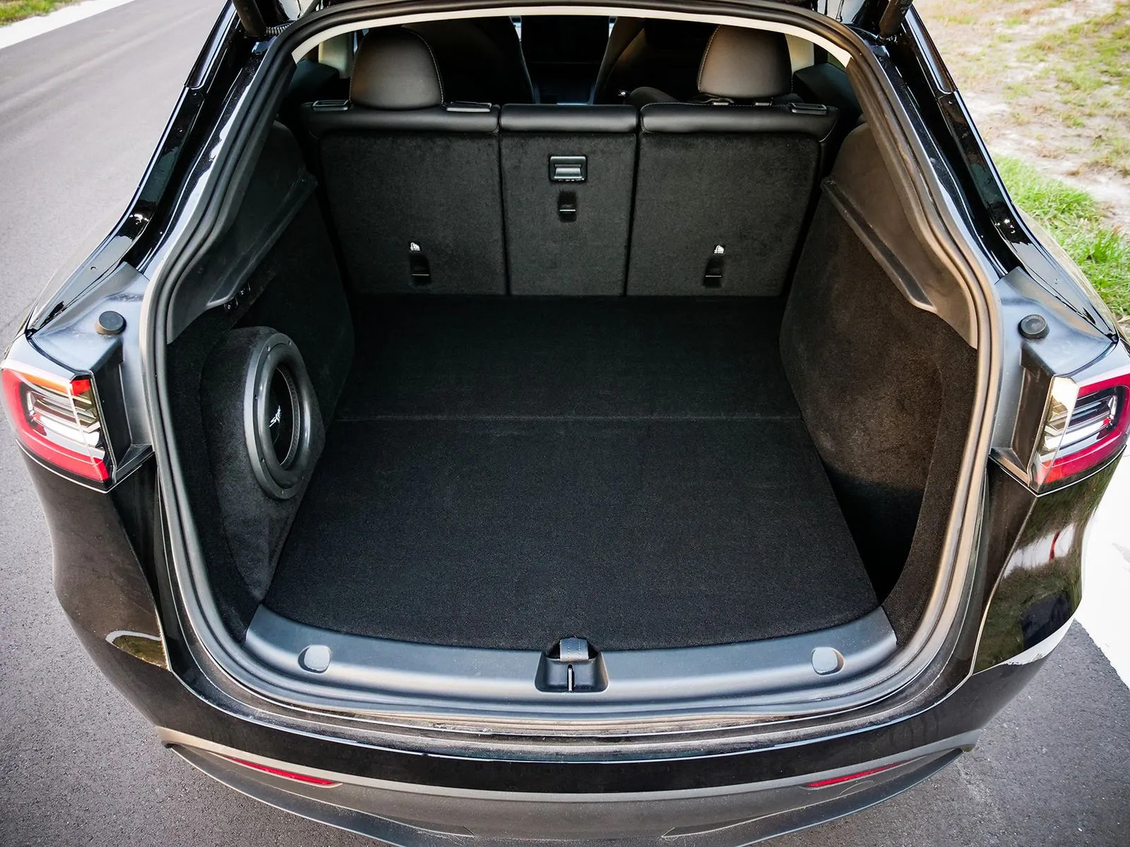 NEW SKAR AUDIO SINGLE 10" SEALED SUB BOX FITS 2020-2024 TESLA MODEL Y