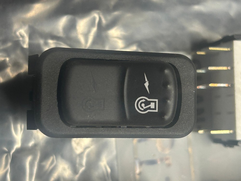 1pc Eaton 8951K1851 Electrical Engine Start Switch MCI/ASM