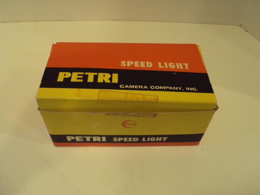 Vintage PETRI Speed Light set/READ