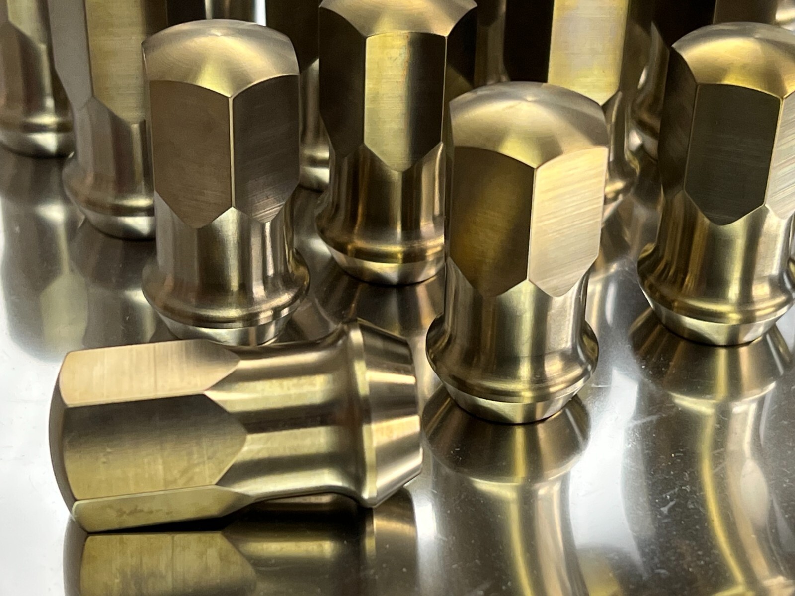 Titanium Closed End Lug Wheel Nut 14x1.5 HEX19 60deg