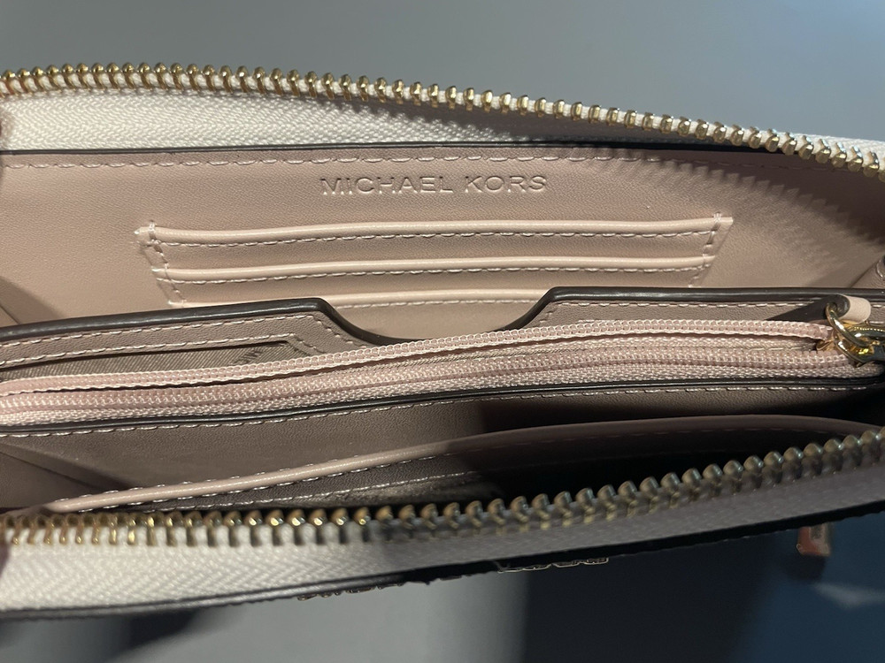 MICHAEL KORS LEATHER CREAM VANILLA MULTI MEDIUM MULTIFUNCTION PHONE WALLET NWT