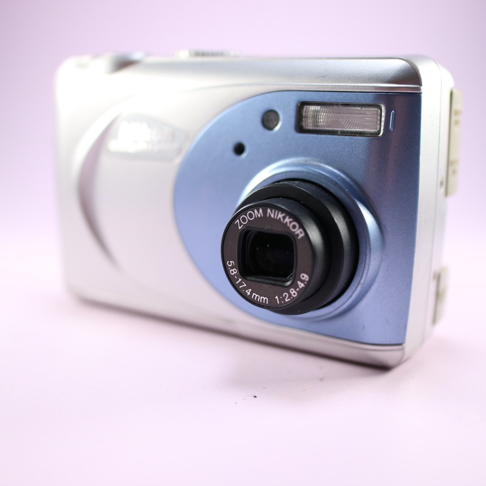 Nikon Digital Camera Coolpix 2000 2.0MP Silver Tested