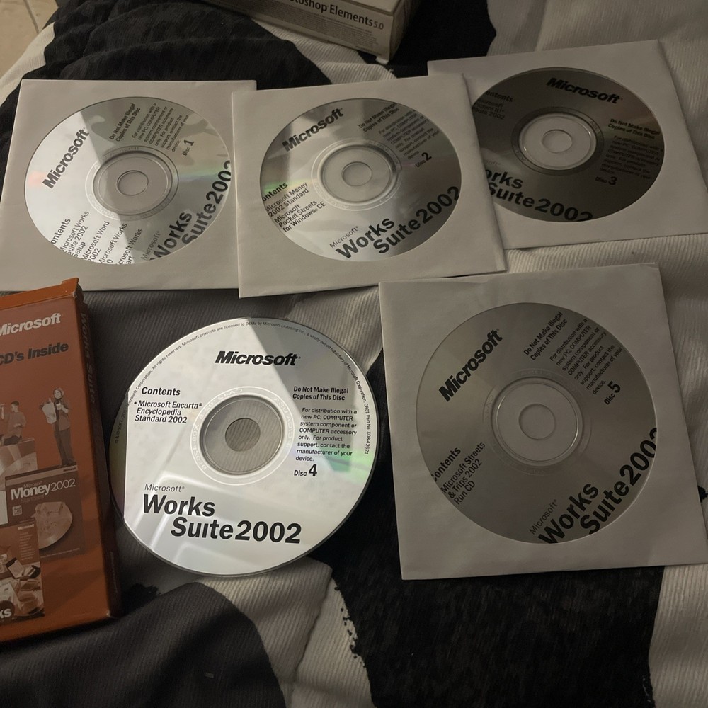 Microsoft Works Suite 2002 (License + Media) - Full Version for Windows