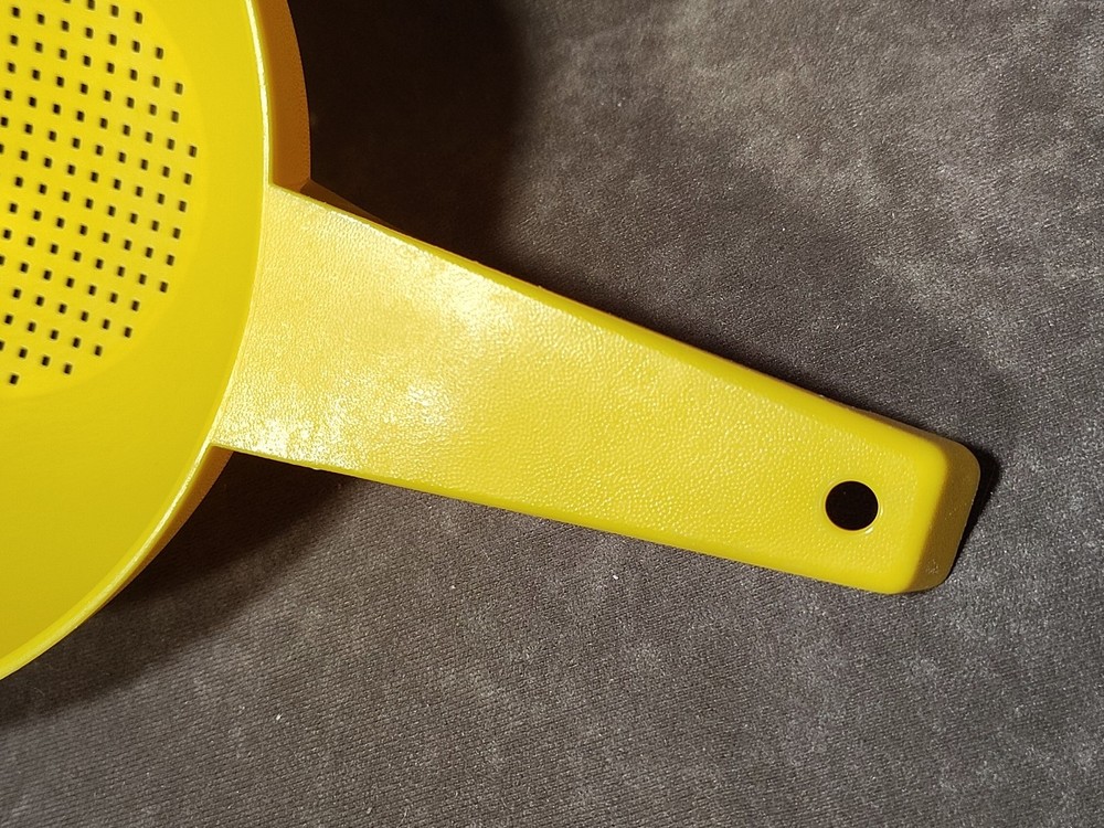 Vintage Tupperware #1200 1Qt & #1523 2Qt Colanders Strainers YELLOW