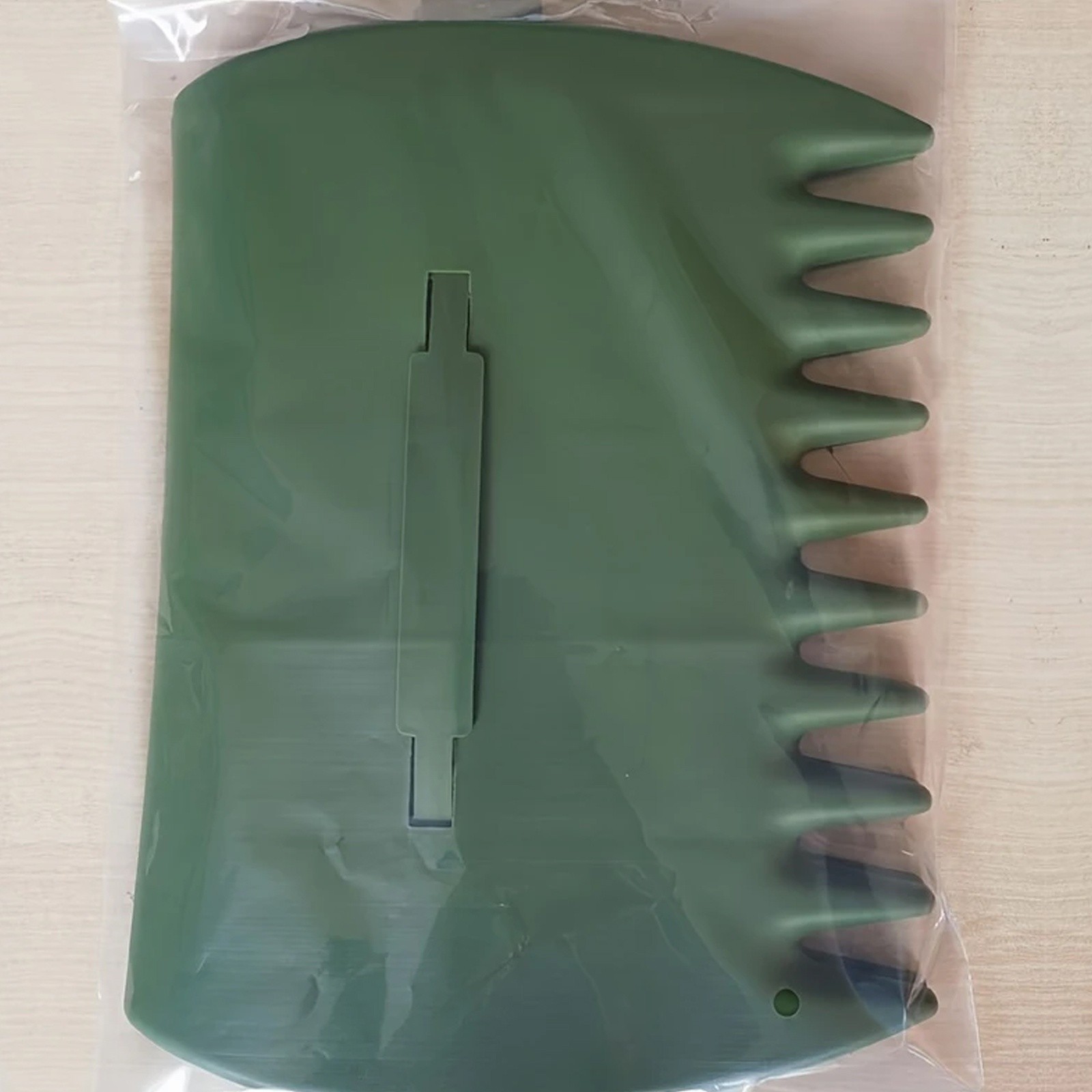 Garden Leaf & Weed Claws - Plastic Rake Tool for Easy Debris Collection in Yard