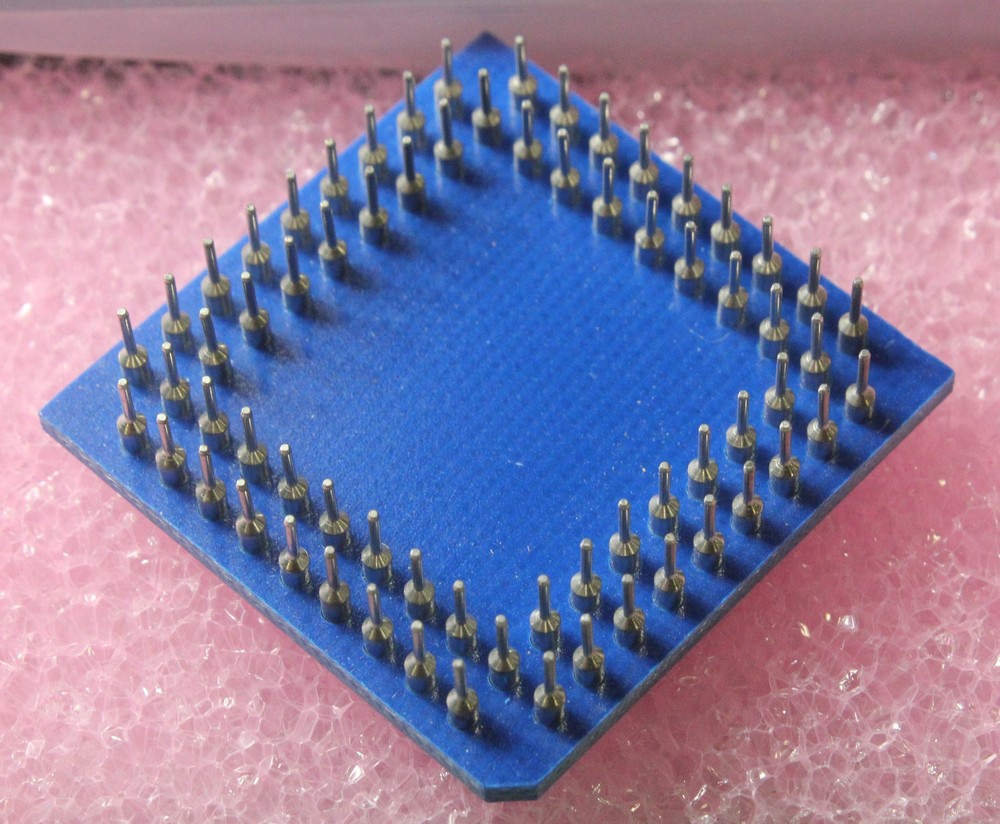 (1) New Augat 4-1437522-4 IC Pin Grid Array Sockets, 68-pin Blue,