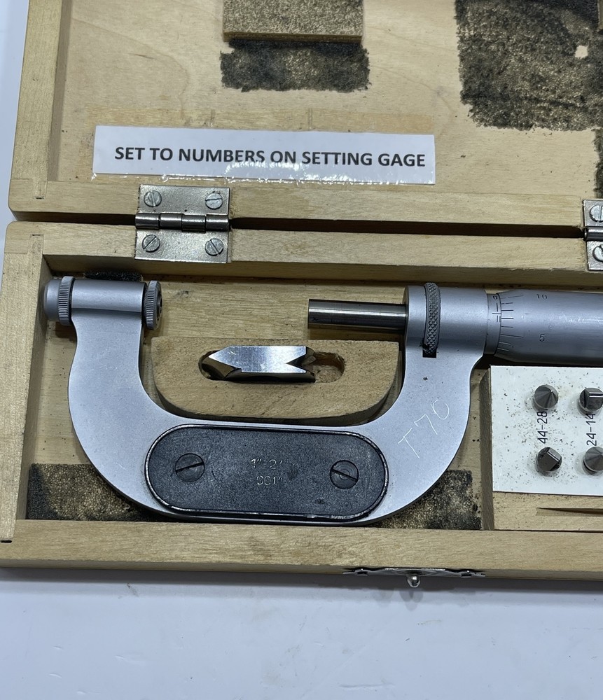Fowler 52-219-002 Mechanical Thread Micrometer 1-2in, w/ 10 Anvils