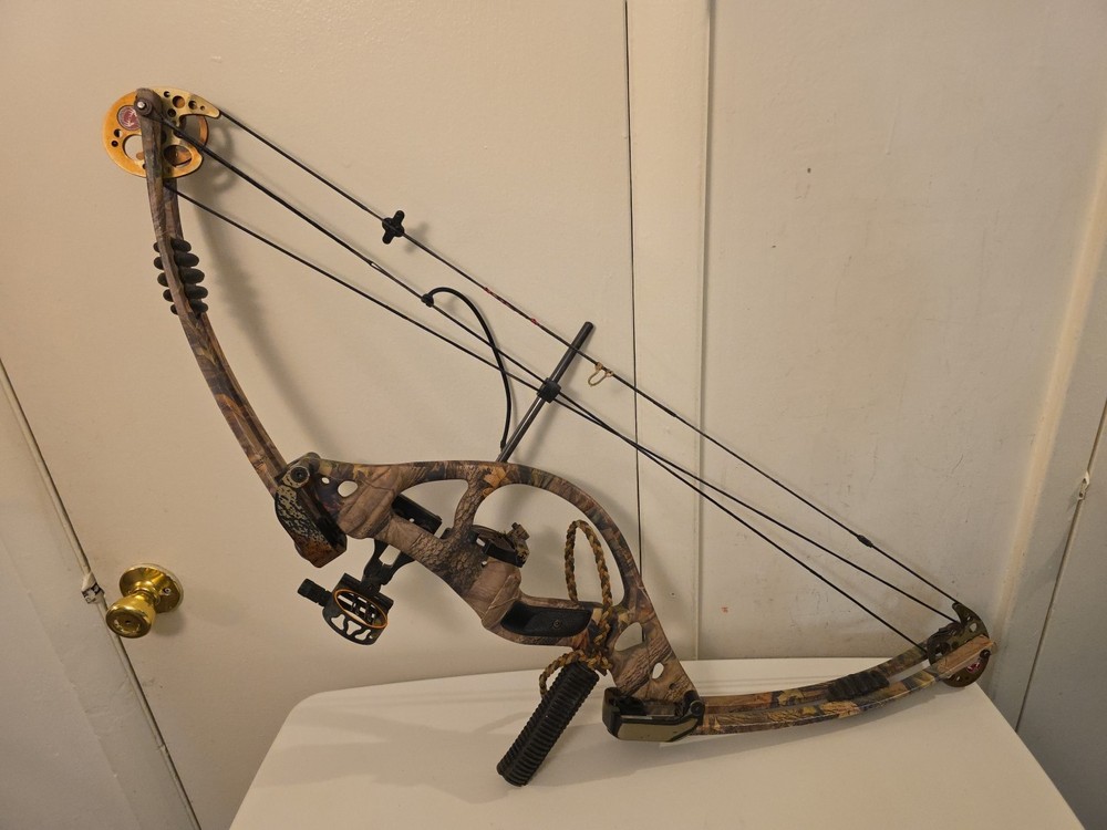 Reflex Excursion Compound Bow Weight 40-50 String 49 W/ Soft Case Camo Tru Fire