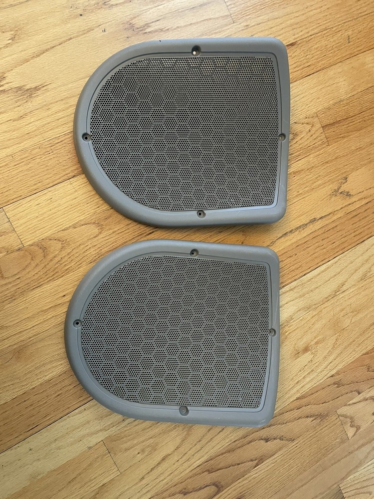 2015 Freightliner Cascadia Sleeper Upper Speaker Covers Both